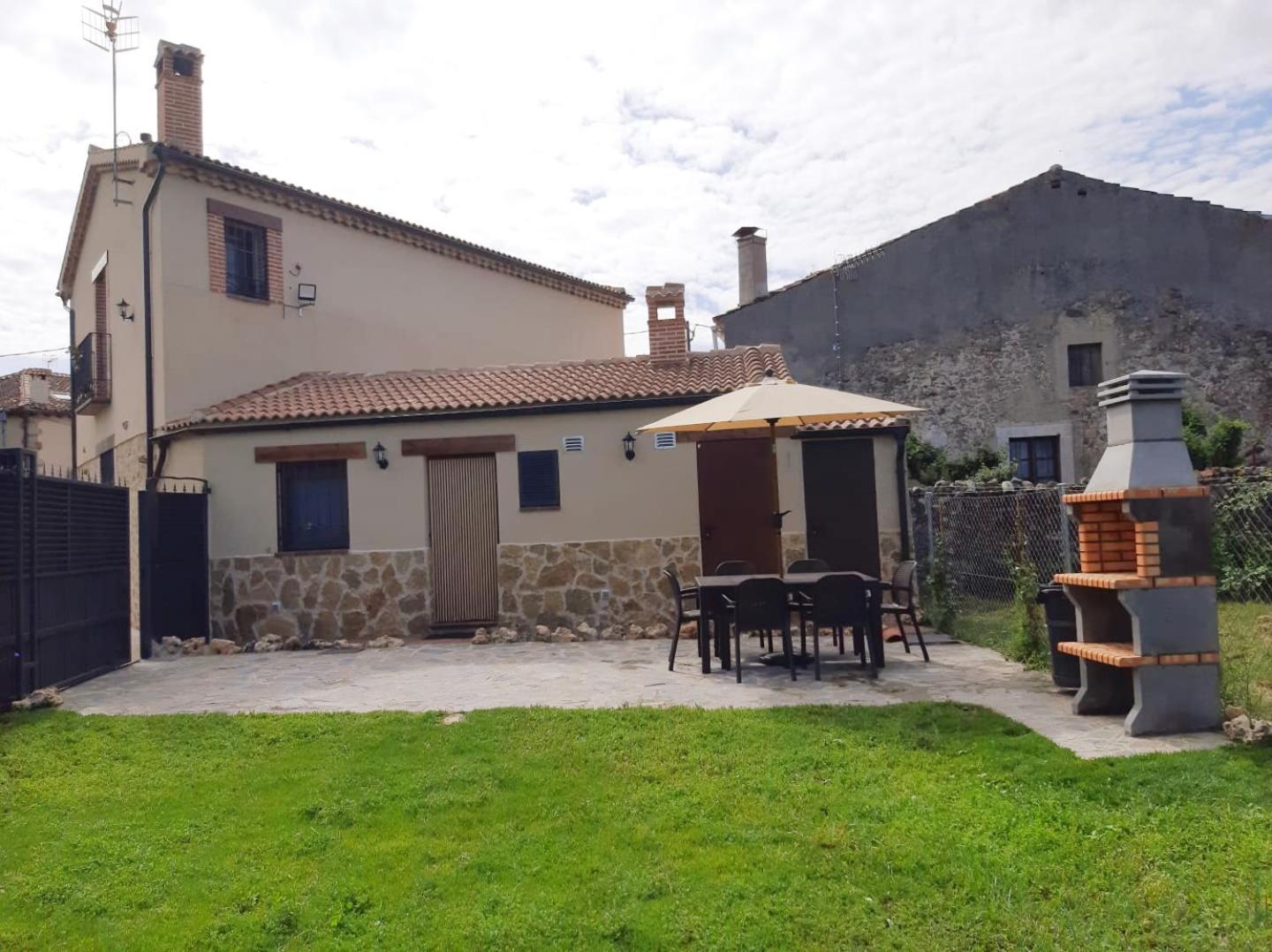 La Portada De Abajo Villa Gallegos Exterior photo